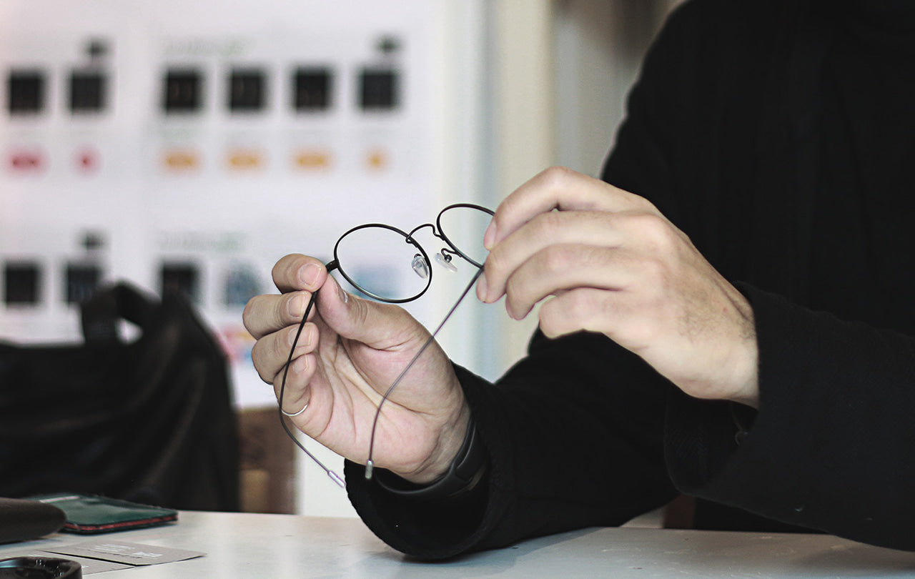 vol.28 Glasses Are the Face with [2mm Small R EYE]